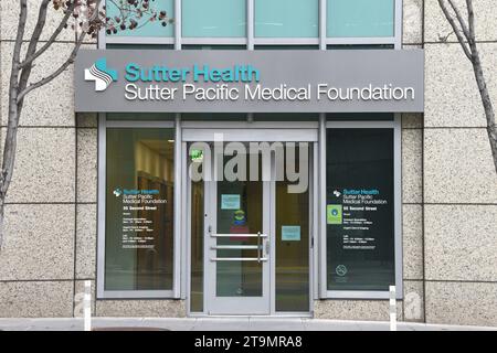 San Francisco, CA - March 11, 2023: Entrance to Sutter Health Clinic on 2nd St in San Francisco. Sutter Health is a not-for-profit integrated health d Stock Photo
