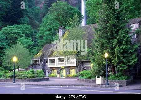 Multnomah Falls Lodge, Columbia River Gorge National Scenic Area, Mt Hood National Forest, Oregon Stock Photo