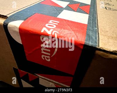 Nahaufnahme Amazon Prime Paket *** Close-up Amazon Prime package Copyright: xmix1x Credit: Imago/Alamy Live News Stock Photo