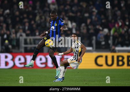 Marcus Thuram(Inter)Gleison Bremer (Juventus) during the Italian 'Serie A' match between Juventus 1-1 Inter at Allianz Stadium on November 26, 2023 in Torino, Italy. Credit: Maurizio Borsari/AFLO/Alamy Live News Stock Photo