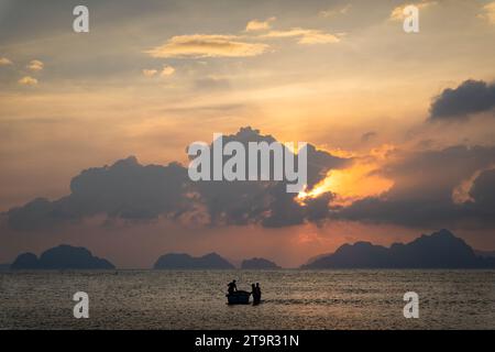 A scenic view of sunset over Bacuit Bay in El Nido, Philippines Stock Photo