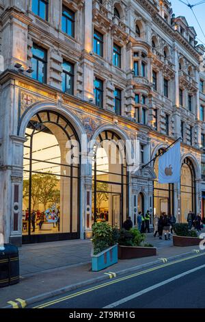 Apple Flagship Store London - The Apple Regent Street Store London - Apple Regent St Store Stock Photo