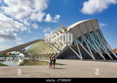 Pedestrians, tourists, couple in front of the science museum Museu de les Ciencies Princep Felip, modern architecture, architect Santiago Stock Photo