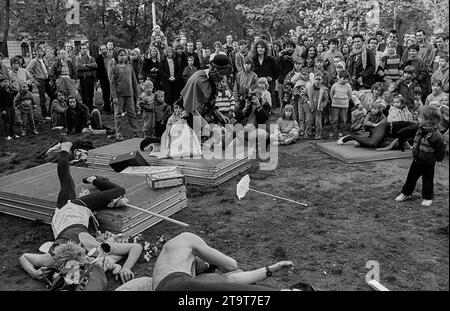 Walpurgis DDR, Berlin, 30.04.1990, 1. Walpurgisnacht auf dem Kollwitzplatz, Theateraufführung, Â *** Walpurgis GDR, Berlin, 30 04 1990, 1 Walpurgis Night on Kollwitzplatz, theater performance, Â Stock Photo