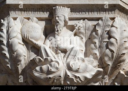 Augustus Octavianus (Octavian) - Monarchs - Column capital of Palazzo Ducale (Doge's Palace, St Mark's Square) - Venice Stock Photo