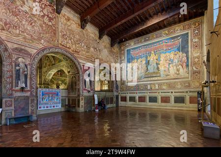 martini-fresco-of-the-maesta-in-the-sala-del-mappamondo-interior-shot