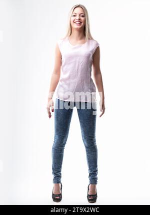 Happy and carefree, her fashion choice highlights a laid-back yet fashionable look Stock Photo