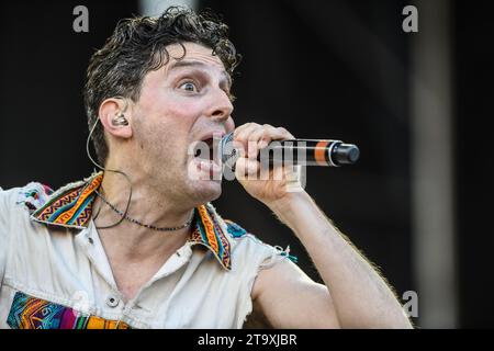 Miles Solay (vocalist), from Outernational. Live in Buenos Aires ...