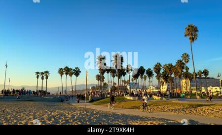 Sunset at Venice Beach California a perfect place to relax - LOS ANGELES, UNITED STATES - NOVEMBER 5, 2023 Stock Photo