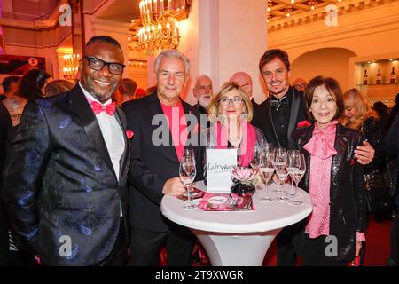 Feret Pokos, Klaus Wowereit, Petra Koegel, Felix Martin, Susanne Juhnke bei Kuenstler gegen AIDS Dreams come true die 20. Gala 2023 im Theater des Westens Berlin. *** Feret Pokos, Klaus Wowereit, Petra Koegel, Felix Martin, Susanne Juhnke at Artists against AIDS Dreams come true the 20 Gala 2023 at the Theater des Westens Berlin Credit: Imago/Alamy Live News Stock Photo