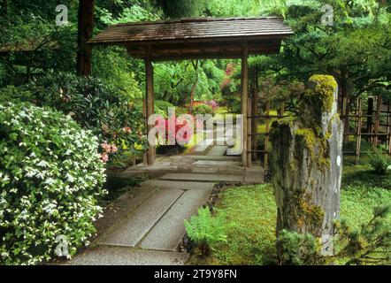 Teahouse Outer Gate, Portland Japanese Garden, Washington Park, Portland, Oregon Stock Photo