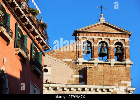Basilika, Venedig, Italien, Kirche, Glocken, Sunrise, Stimmungsvoller Glockenturm  in Venedig Stock Photo