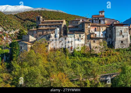 Landscape of the ancient stone houses leaning against each other in the mountain village of Cansano. Cansano, province of L'Aquila, Abruzzo, Italy Stock Photo