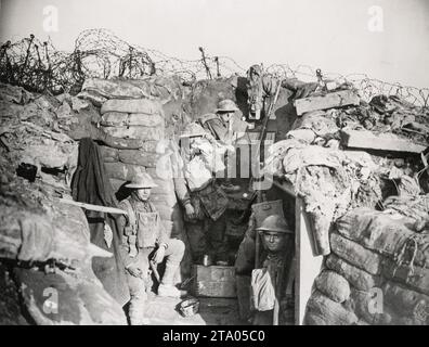 WW1 World War I - British look-out party with covered periscope in trench, France Stock Photo