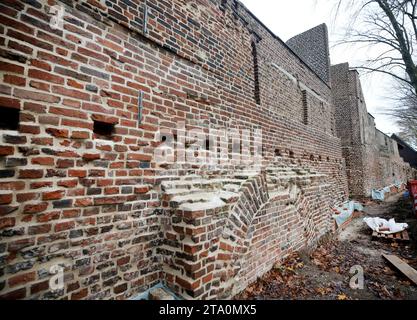 Duisburg, Germany. 28th Nov, 2023. View of part of the oldest surviving post-Roman city wall in Germany. Extensive sections of around one kilometer of Duisburg's medieval city wall have survived and have been restored in sections for almost 20 years now. Built between the 12th and 14th centuries, the defensive wall was hidden for years between industrial buildings in Duisburg harbor. Credit: Roland Weihrauch/dpa/Alamy Live News Stock Photo