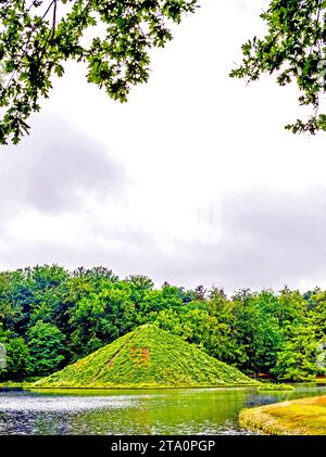 Pyramide im Schlosspark von Branitz Stock Photo