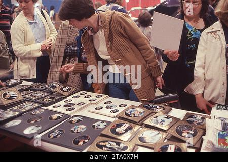 At a 1978 Elvis memorabilia show in conjunction with his 1st birthday after his passing, women browse Elivs photos for sale. In Memphis, Tennessee. Stock Photo