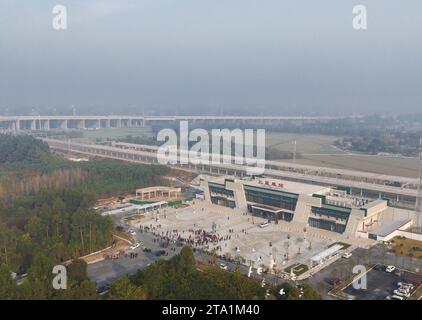 (231128) -- MAOXIAN, Nov. 28, 2023 (Xinhua) -- This aerial photo taken on Nov. 28, 2023 shows the Sanxingdui railway station along the Sichuan-Qinghai railway in southwest China's Sichuan Province. A 238-km section of the Sichuan-Qinghai railway in western China became operational on Tuesday after 12 years of construction.   The railway crosses the rugged, earthquake-prone plateau region in northwest Sichuan, and takes a detour to avoid disturbing the Giant Panda National Park.      The Sichuan-Qinghai railway will eventually stretch northwestward to Xining, the capital city of Qinghai Provinc Stock Photo