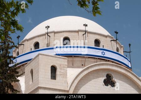 A large, elongated,  blue and white flag of the State of Israel draped on the dome of the Hurva Synagogue in the Old City of Jerusalem in honor of Mem Stock Photo