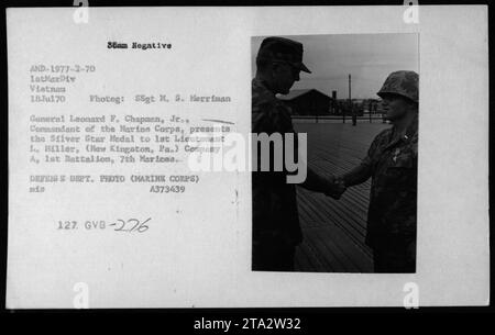 'General Leonard F. Chapman, Jr., Commandant of the Marine Corps, awards the Silver Star Medal to 1st Lieutenant L. Hiller of Company A, 1st Battalion, 7th Marines during the Vietnam War. July 18, 1970.' Stock Photo