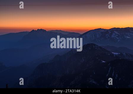 Sunset from the summit of the snowy Tosa d'Alp in winter (Cerdanya, Catalonia, Spain, Pyrenees) ESP: Atardecer desde la cumbre de la Tosa d'Alp nevada Stock Photo