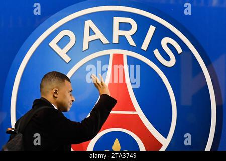 Paris, France. 28th Nov, 2023. Julien Mattia/Le Pictorium - PSG - Newcastle - 28/11/2023 - France/Ile-de-France (region)/Paris - Kylian Mbappe ahead of the Champions League Group F second leg match between PSG and Newcastle United at the Parc de Princes on November 28, 2023. Credit: LE PICTORIUM/Alamy Live News Stock Photo