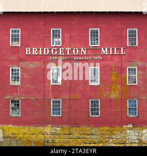 Closeup of red wooden wall with windows of the Bridgeton Mill in Parke County in Bridgeton, Indiana Stock Photo