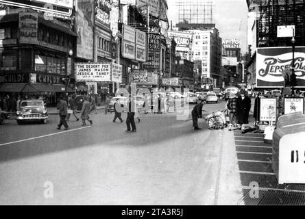 New York street scene in autumn 1951 with Movie Theatres showing JAMES MASON and JESSICA TANDY in THE DESERT FOX : The Story of Rommel (director Henry Hathaway) and VIVIEN LEIGH and MARLON BRANDO in A STREETCAR NAMED DESIRE (director Elia Kazan play Tennessee Williams) Stock Photo