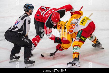Lausanne, Switzerland. 11th Aug, 2023. Face-off between Ken Jager of Lausanne HC and Sean Malone of SCL Tigers #37 during The ten years of club promotion. The match of the 27th day of the 2023-2024 season took place at the Vaudoise Arena in Lausanne between Lausanne HC and SCL Tigers. Lausanne HC won 6-2. (Photo by: Eric Dubost/Sipa USA) Credit: Sipa USA/Alamy Live News Stock Photo