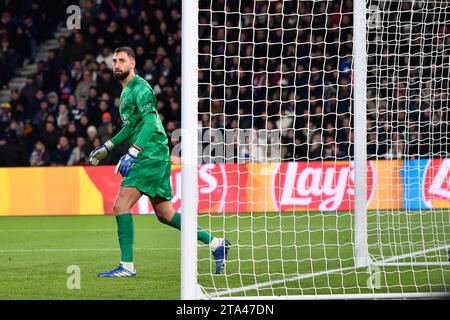 Paris, France. 28th Nov, 2023. © Julien Mattia/Le Pictorium/MAXPPP - Paris 28/11/2023 Gianluigi Donnarumma lors du match retour du groupe F de la Ligue des Champions, entre le PSG et Newcastle United, au Parc de Princes, le 28 Novembre 2023. Credit: MAXPPP/Alamy Live News Stock Photo