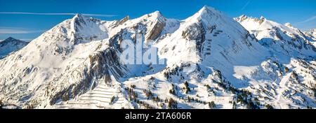 Obertauern, Salzburg area, Austria - Ski resort, hut, skiers and slope in Austrian Alps Stock Photo