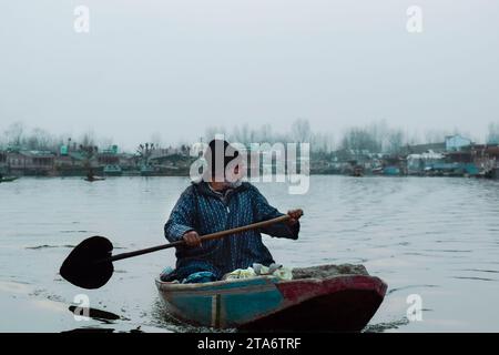 'Discover the magic of shopping on water! ?✨ Navigate through the floating aisles of Dal Lake's unique item shop. Stock Photo