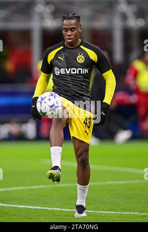 Milano, Italy. 28th Nov, 2023. Jamie Bynoe-Gittens (43) of Borussia Dortmund is warming up before the UEFA Champions League match between AC Milan and Borussia Dortmund at San Siro in Milano. (Photo Credit: Gonzales Photo/Alamy Live News Stock Photo