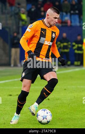 Hamburg, Deutschland. 28th Nov, 2023. Oleksandr Zubkov (Schachtar Donezk, #11) GER, Schachtar Donezk vs. Royal Antwerpen FC, Fussball, Champions League, Gruppe H, Spieltag 5, Saison 2023/2024, 28.11.2023 Foto: Eibner-Pressefoto/Marcel von Fehrn Credit: dpa/Alamy Live News Stock Photo