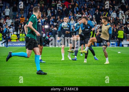 Madrid, Madrid, Spain. 29th Nov, 2023. Napoli team seen warming up before the Champions League football match between Real Madrid and Napoli at Bernabeu Stadium in Madrid, Spain. (Credit Image: © Alberto Gardin/ZUMA Press Wire) EDITORIAL USAGE ONLY! Not for Commercial USAGE! Stock Photo