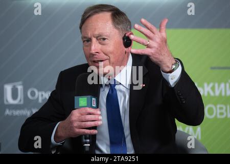 Kyiv, Ukraine. 05th Sep, 2023. Former CIA Director and retired US General David H. Petraeus speaks at an event entitled 'The front and recovery' during the Kyiv Security Forum. (Photo by Oleksii Chumachenko/SOPA Images/Sipa USA) Credit: Sipa USA/Alamy Live News Stock Photo