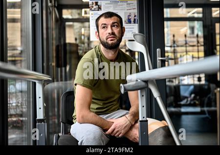 Non Exclusive: ZAPORIZHZHIA, UKRAINE - NOVEMBER 17, 2023 - Serviceman Andrii visits the Prosthetics and Rehabilitation Centre for the fitting of a pro Stock Photo