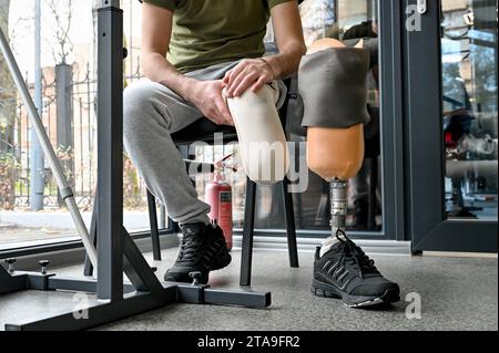 Non Exclusive: ZAPORIZHZHIA, UKRAINE - NOVEMBER 17, 2023 - A prosthetic leg of serviceman Andrii is being fitted at the Prosthetics and Rehabilitation Stock Photo