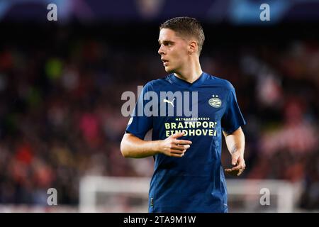 Seville, Spain. 29th Nov, 2023. Joey Veerman (23) of PSV Eindhoven seen during the UEFA Champions League match between Sevilla FC and PSV Eindhoven at Estadio Ramon Sanchez Pizjuan in Seville. (Photo Credit: Gonzales Photo/Alamy Live News Stock Photo