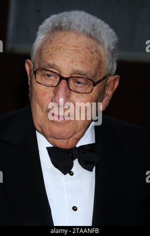 Manhattan, United States Of America. 21st Sep, 2009. NEW YORK - SEPTEMBER 21: Henry Kissinger with Nancy Kissinger (wife) attends the Metropolitan Opera 2009-10 season opening with a performance of 'Tosca' at Lincoln Center for the Performing Arts on September 21, 2009 in New York City People: Henry Kissinger Credit: Storms Media Group/Alamy Live News Stock Photo