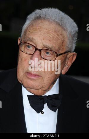 Manhattan, United States Of America. 21st Sep, 2009. NEW YORK - SEPTEMBER 21: Henry Kissinger with Nancy Kissinger (wife) attends the Metropolitan Opera 2009-10 season opening with a performance of 'Tosca' at Lincoln Center for the Performing Arts on September 21, 2009 in New York City People: Henry Kissinger Credit: Storms Media Group/Alamy Live News Stock Photo