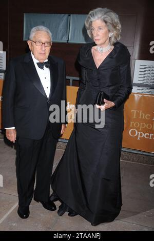 Manhattan, United States Of America. 21st Sep, 2009. NEW YORK - SEPTEMBER 21: Henry Kissinger with Nancy Kissinger (wife) attends the Metropolitan Opera 2009-10 season opening with a performance of 'Tosca' at Lincoln Center for the Performing Arts on September 21, 2009 in New York City People: Henry Kissinger Credit: Storms Media Group/Alamy Live News Stock Photo