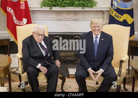 Washington, United States Of America. 10th Oct, 2017. President Donald J. Trump speaks with members of the press on the occasion of an Oval Office visit by former Secretary of State Dr. Henry Kissinger, Tuesday, October 10, 2017, at the White House in Washington, DC People: President Donald J. Trump, Former Secretary of State Dr. Henry Kissinger Credit: Storms Media Group/Alamy Live News Stock Photo