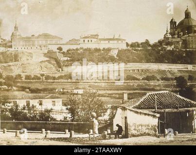 Vista de la fachada de la casa de S E al poniente desde el puente de Segovia (Charles Clifford, c. 1856). Stock Photo
