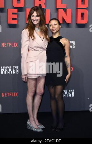 Julia Roberts und Myhala Herrold beim Special Screening des Kinofilms Leave the World Behind im Curzon Mayfair Cinema. Lonodn, 29.11.2023 *** Julia Roberts and Myhala Herrold at the special screening of the movie Leave the World Behind at Curzon Mayfair Cinema Lonodn, 29 11 2023 Foto:xS.xVasx/xFuturexImagex behind 3119 Credit: Imago/Alamy Live News Stock Photo