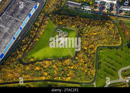 Luftbild, Tiger & Turtle - Kunstwerk Magic Mountain Sehenswürdigkeit, Park Heinrich-Hildebrand-Höhe, umgeben von herbstlichen Laubbäumen, Wanheim-Angerhausen, Duisburg, Ruhrgebiet, Nordrhein-Westfalen, Deutschland ACHTUNGxMINDESTHONORARx60xEURO *** Aerial view, Tiger Turtle artwork Magic Mountain sight, Park Heinrich Hildebrand Höhe, surrounded by autumnal deciduous trees, Wanheim Angerhausen, Duisburg, Ruhr area, North Rhine-Westphalia, Germany ACHTUNGxMINDESTHONORARx60xEURO Credit: Imago/Alamy Live News Stock Photo