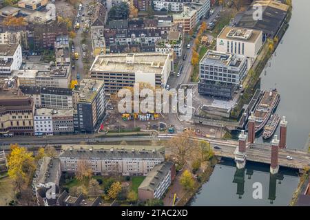 Luftbild, Baustelle mit Neugestaltung Calaisplatz neben der Schwanentorbrücke am Innenhafen, umgeben von herbstlichen Laubbäumen, Altstadt, Duisburg, Ruhrgebiet, Nordrhein-Westfalen, Deutschland ACHTUNGxMINDESTHONORARx60xEURO *** Aerial view, construction site with redesign of Calaisplatz next to the Schwanentorbrücke at the inner harbor, surrounded by autumnal deciduous trees, Altstadt, Duisburg, Ruhrgebiet, Nordrhein Westfalen, Germany ACHTUNGxMINDESTHONORARx60xEURO Credit: Imago/Alamy Live News Stock Photo