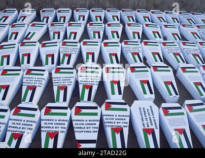 London, England, UK. 30th Nov, 2023. London, UK. 30th November 2023. Pro-Palestine protesters lay out hundreds of cardboard 'child coffins'' outside Downing Street calling for a permanent ceasefire as Israel pause their fighting with Hamas. Credit: Vuk Valcic/Alamy Live News (Credit Image: © Vuk Valcic/ZUMA Press Wire) EDITORIAL USAGE ONLY! Not for Commercial USAGE! Stock Photo