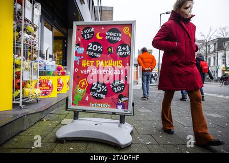 BREDA - Shoppers in the city center of Breda, where, among other things, Sinterklaas shopping is done. ANP ROB ENGELAAR netherlands out - belgium out Stock Photo