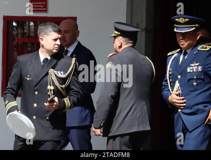 NOBOA-POSESION-ALTO-MANDO-MILITAR Quito, jueves 30 de noviembre del 2023 Presidente de la Republica Daniel Noboa Azin, posesiona al nuevo alto mando Militar, en el Palacio de Carondelet. Fotos:Rolando Enriquez/API Quito Pichincha Ecuador POL-NOBOA-POSESION-ALTO-MANDO-MILITAR-dc9c5aecf25850ac38835f3e1f5080bb *** NOBOA POSSESSION HIGH MILITARY COMMAND Quito, Thursday, November 30, 2023 President of the Republic Daniel Noboa Azin, inaugurates the new high military command, at the Carondelet Palace Photos Rolando Enriquez API Quito Pichincha Ecuador POL NOBOA POSSESSION HIGH MILITARY COMMAND dc9c5 Stock Photo